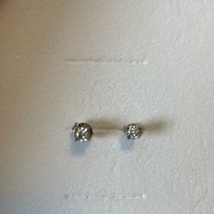 White gold diamond stud earrings